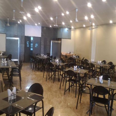 Hotel Adarsha Palace Белгаум Экстерьер фото
