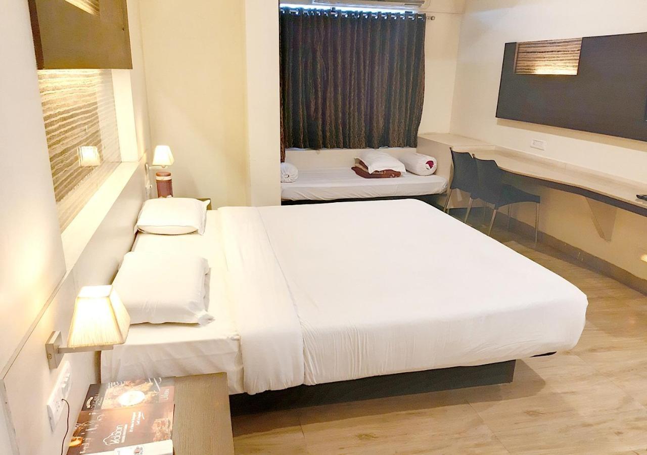 Hotel Adarsha Palace Белгаум Экстерьер фото